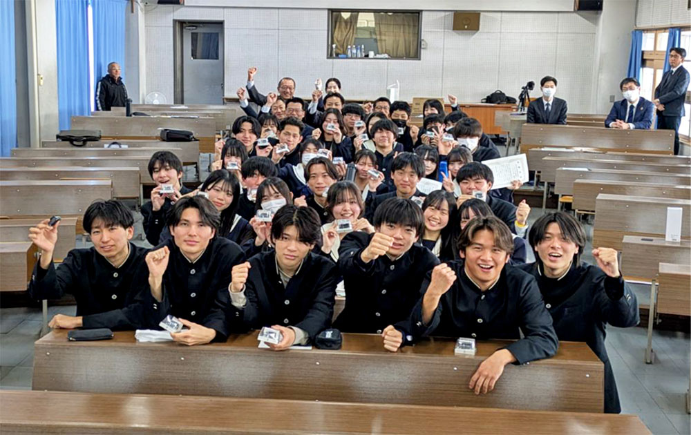 大垣商業高等学校<br>情報類型との連携授業12/19