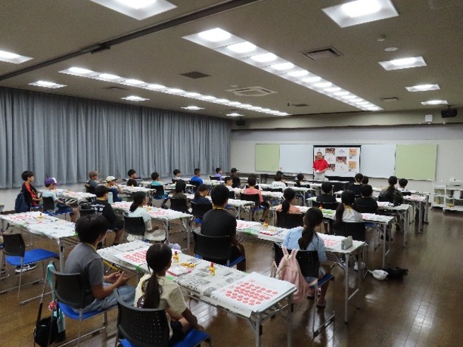 わのうち未来塾でダンボールクラフト体験