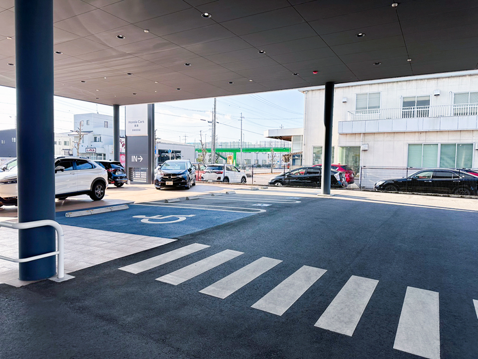 車椅子専用駐車場