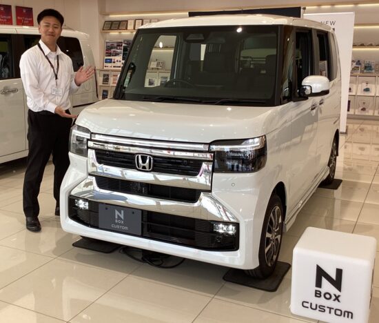 新型N-BOXを見てきました!!